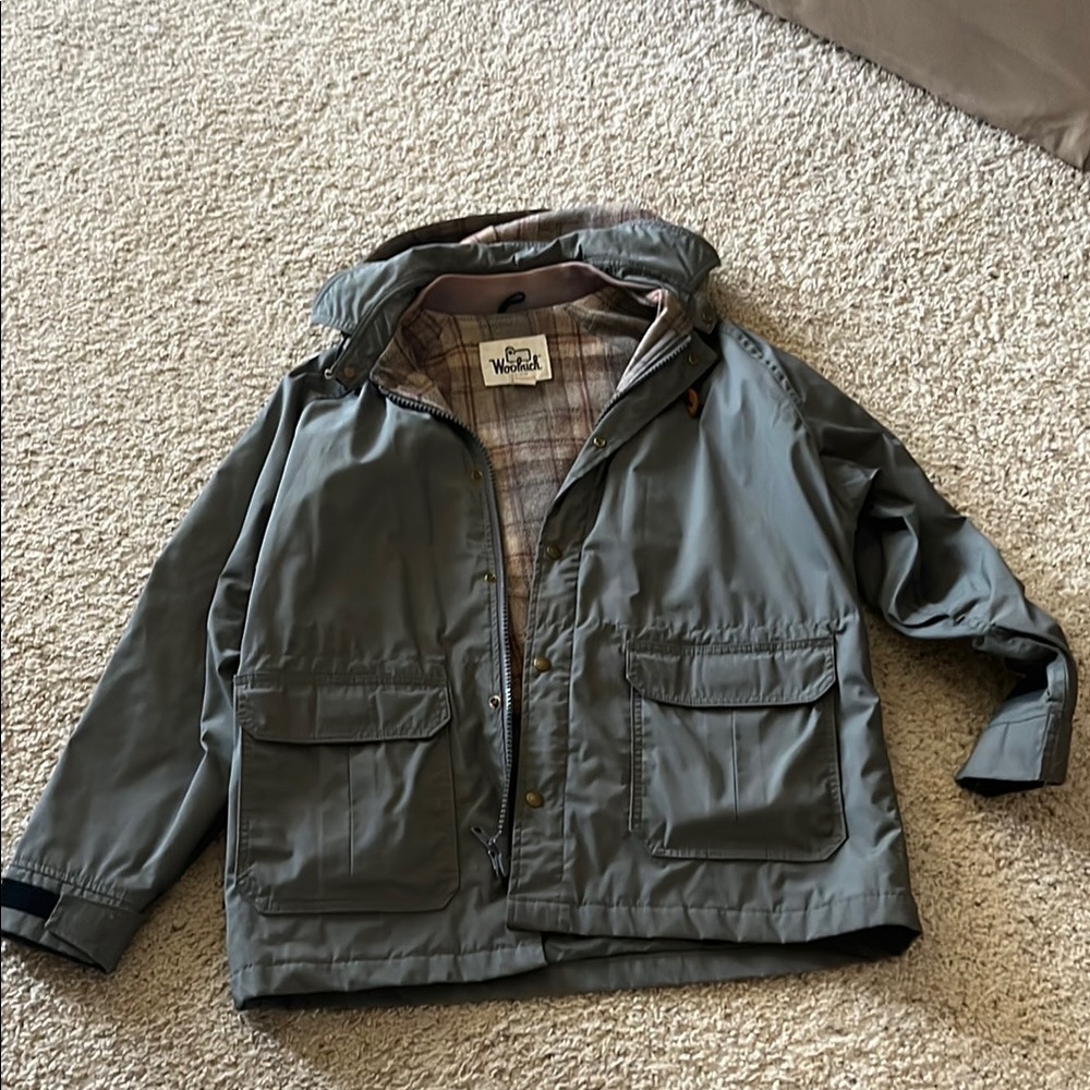Woolrich Gray Raincoat with Collared Neckline and Durable Construction